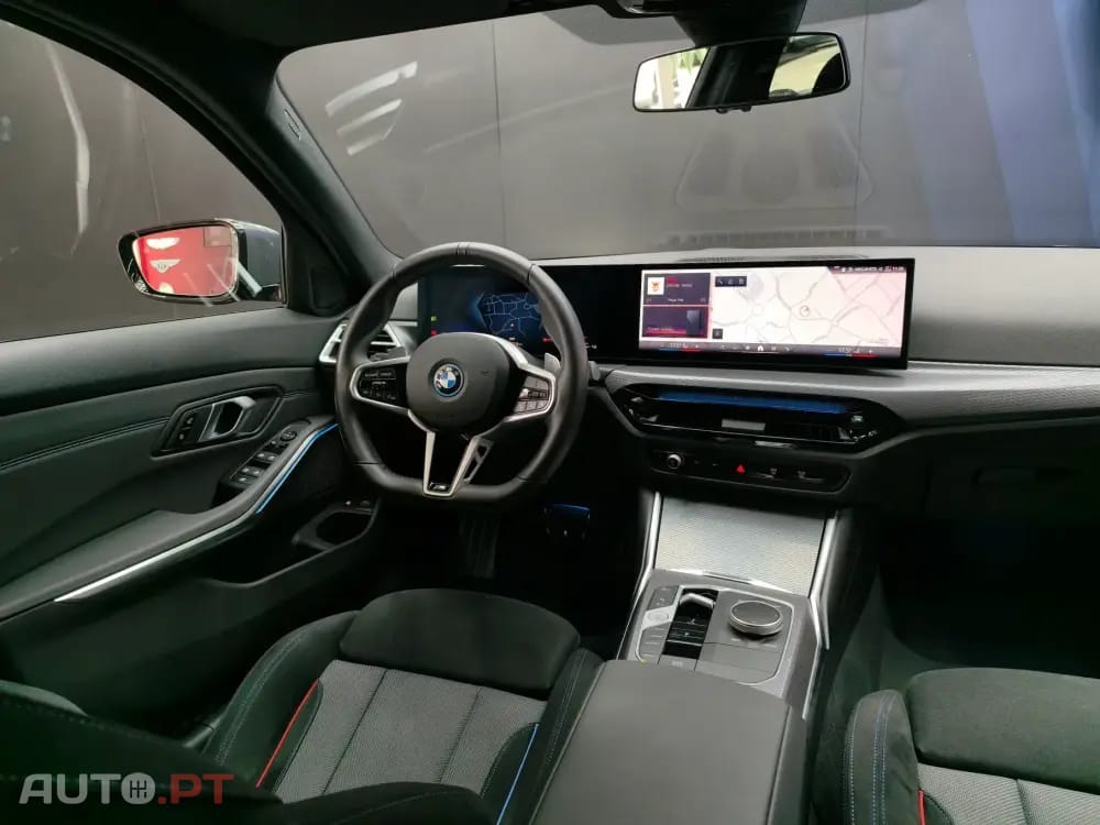 BMW 330 e Pack Desportivo M Pro Auto