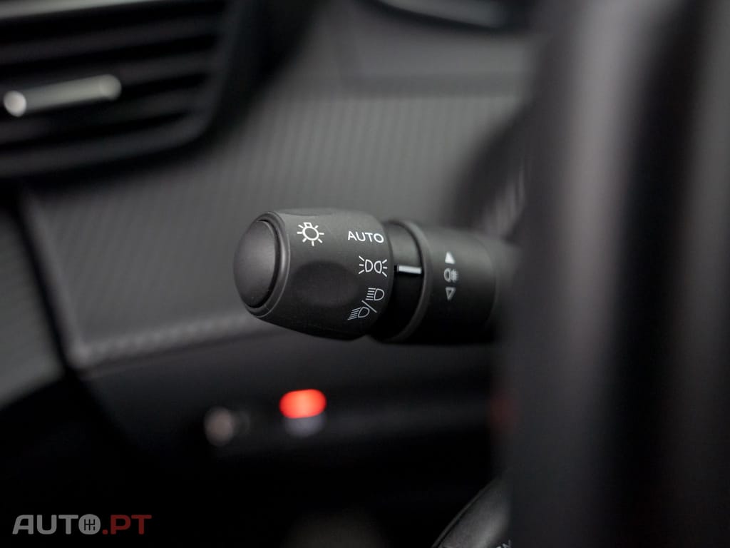 Peugeot E-208 50 kWh Active