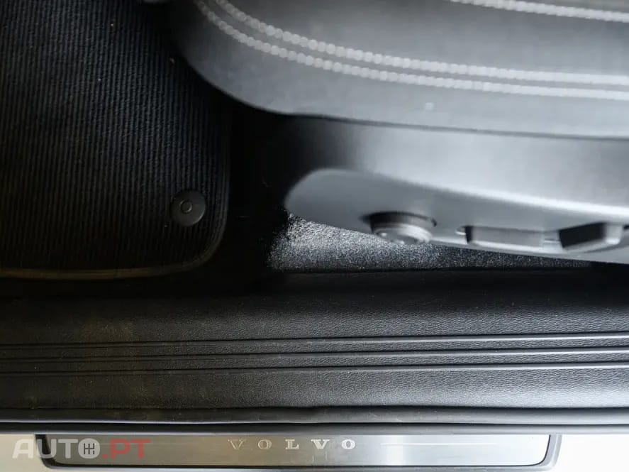 Volvo XC40 1.5 T2 Plus Dark Auto