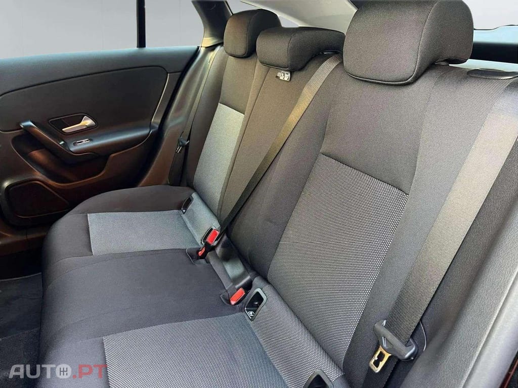 Mercedes-Benz CLA 180 SB DCT 