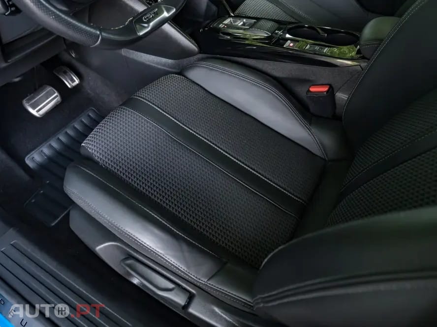 Peugeot E-2008 50 kWh GT