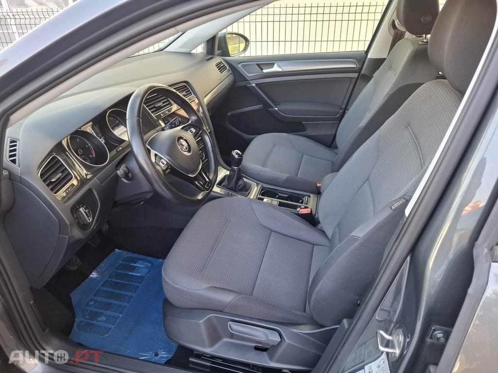 Volkswagen Golf Variant 1.6 TDi Confortline — fotografia 6