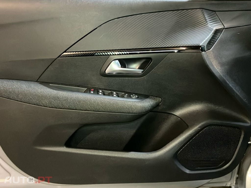 Peugeot 208 1.2 Hybrid Allure e-DCS6