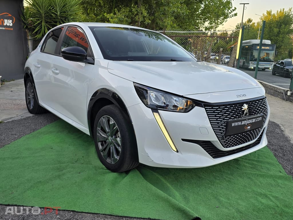 Peugeot E-208 50 kWh Style