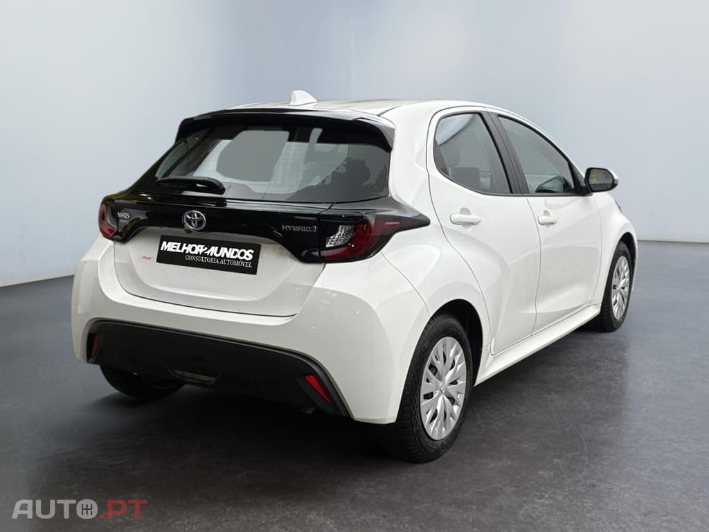Toyota Yaris 1.5 Hybrid Dynamic Business + Zero Academy