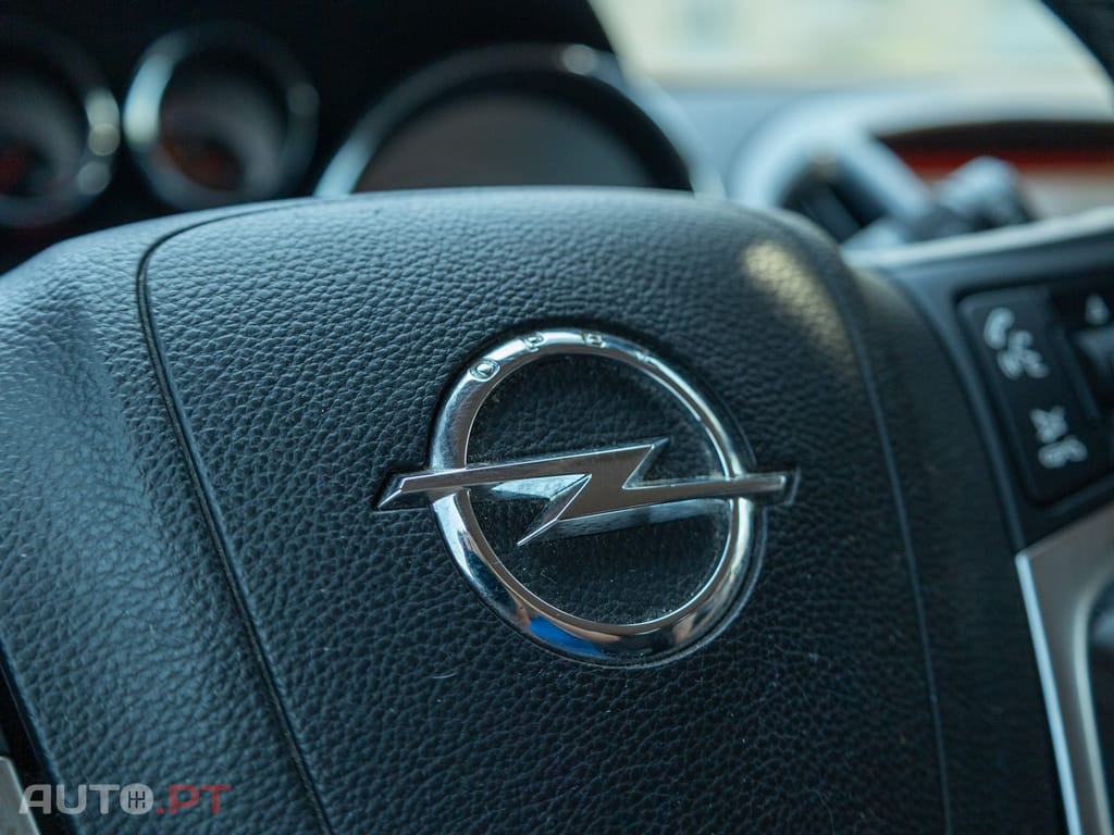 Opel Astra Outro