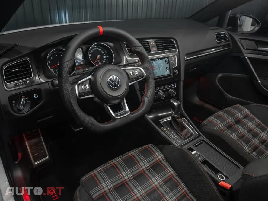 Volkswagen Golf GTI Performance BlueMotion DSG