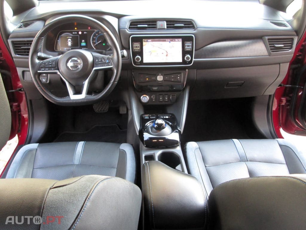 Nissan Leaf Tekna Two Tone
