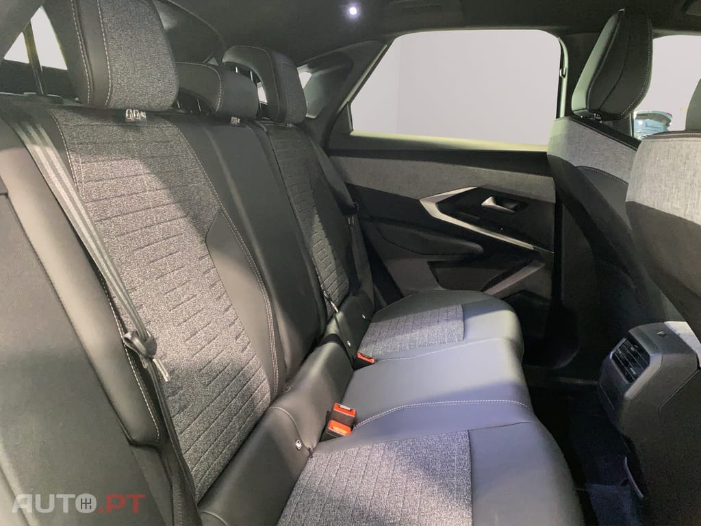 Peugeot 3008 1.2 Hybrid Allure e-DCS6