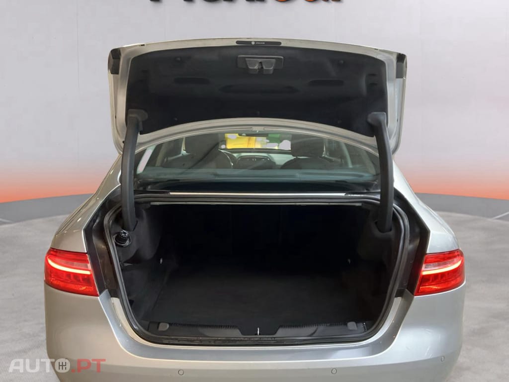 Jaguar XE 2.0 Diesel Pure