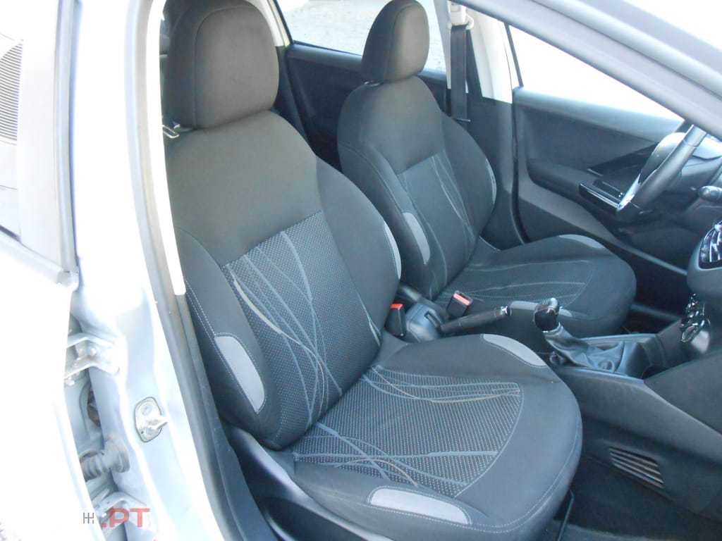 Peugeot 208 208 1.4 HDi Active