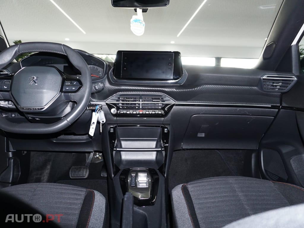 Peugeot 2008 PureTech 130 EAT8 Allure