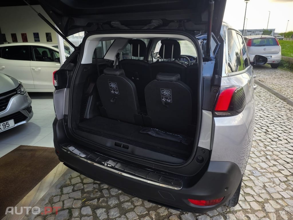 Peugeot 5008 PureTech 130 Crossway