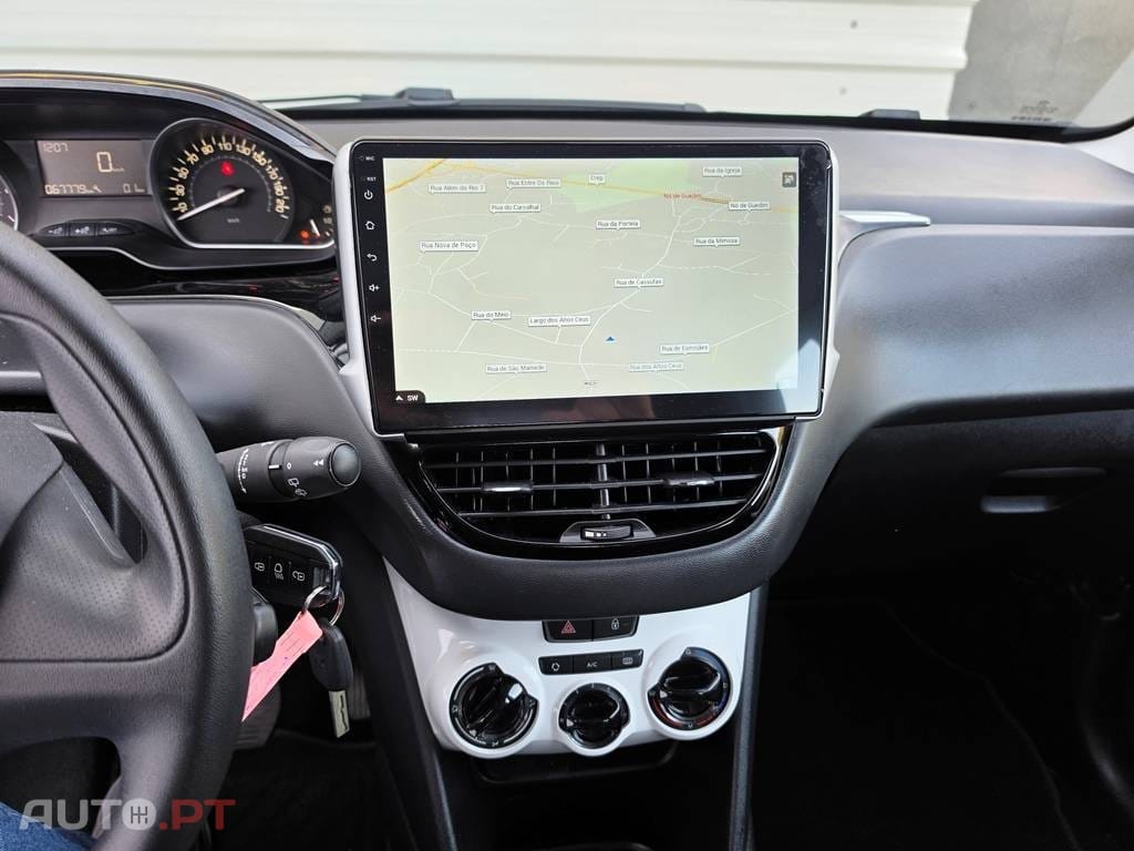 Peugeot 208 1.2i 68Cv Life