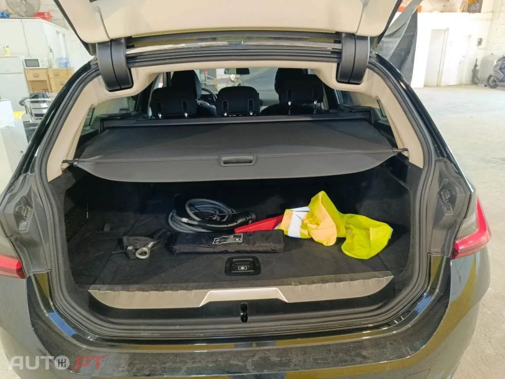 BMW 320 e Touring Auto