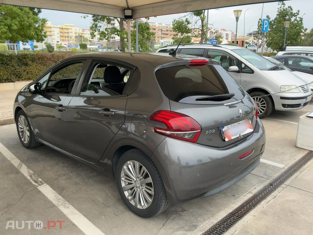 Peugeot 208 1.2 PureTech Signature