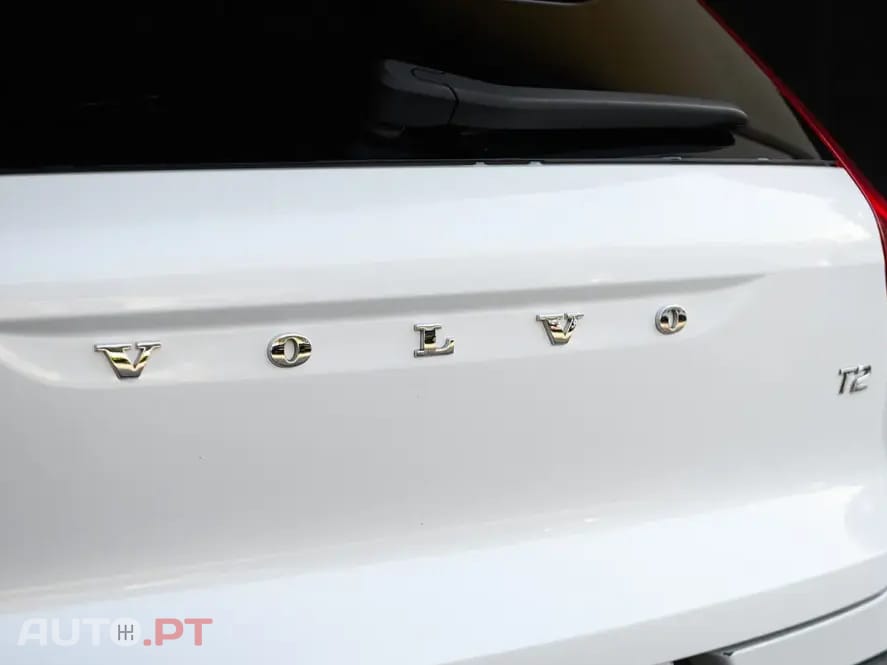 Volvo XC40 1.5 T2 Plus Dark Auto