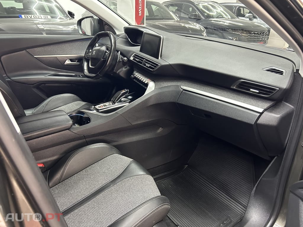 Peugeot 3008 1.5 BlueHDi Allure EAT8