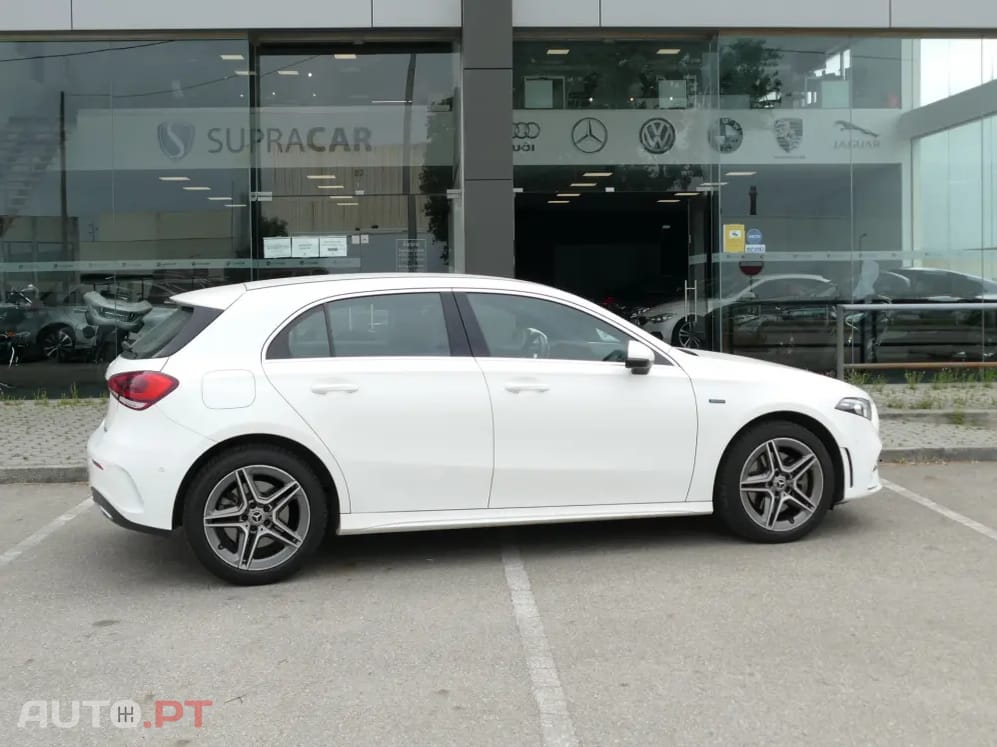 Mercedes-Benz A 250 e AMG Line