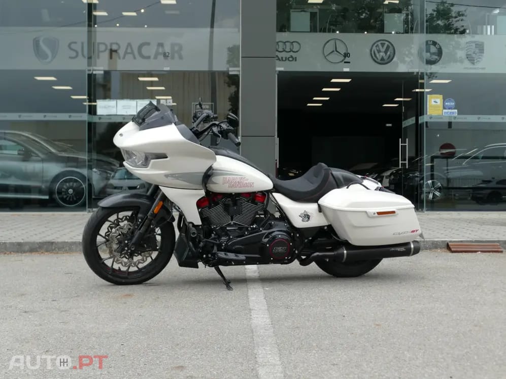 Harley Davidson FL CVO ROAD GLIDE ST