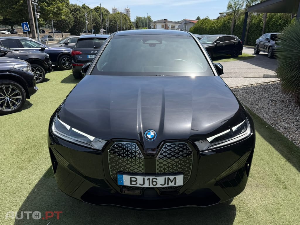 BMW iX xDrive 40 Pack Desportivo