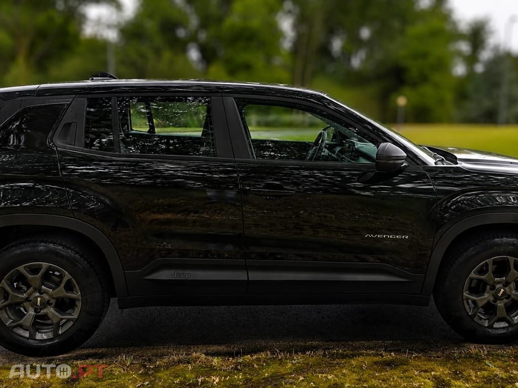 Jeep Avenger 54 kWh Black Edition