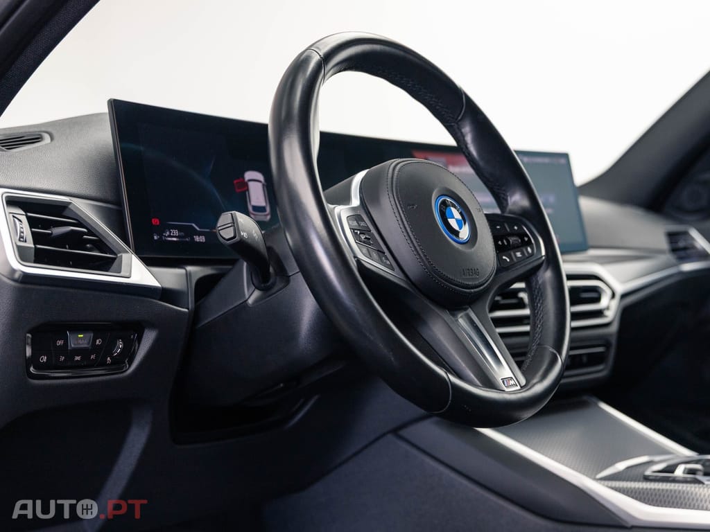 BMW 330 e Pack Desportivo M Auto