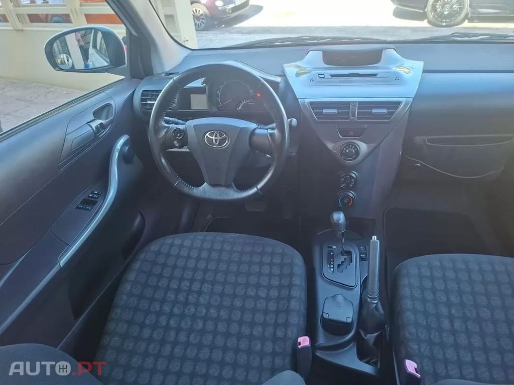 Toyota iQ 1.0 VVT-i 2 MultiDrive