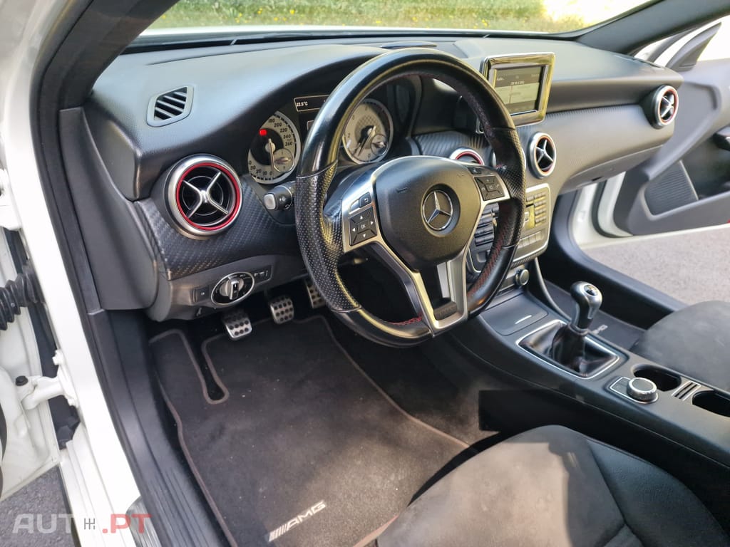 Mercedes-Benz A 180 d AMG Line