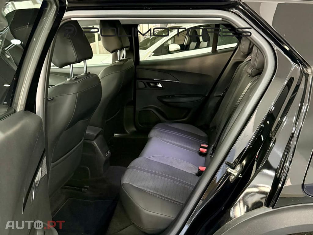 Peugeot E-2008 50 kWh Allure Pack