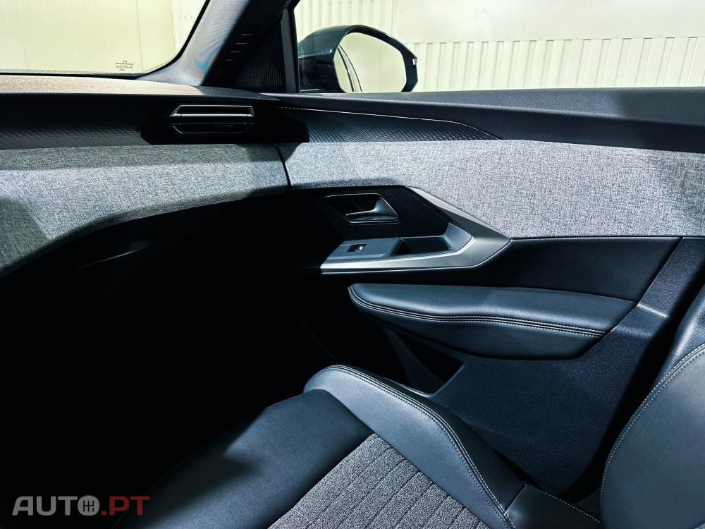 Peugeot 3008 1.2 Hybrid Allure e-DCS6