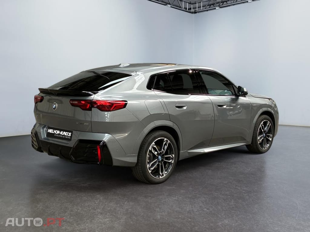 BMW iX2 eDrive20 Pack Desportivo M