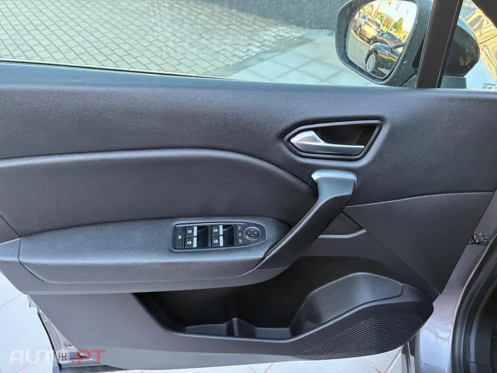 Renault Captur 1.6 HYBRID E-TECH INTENS