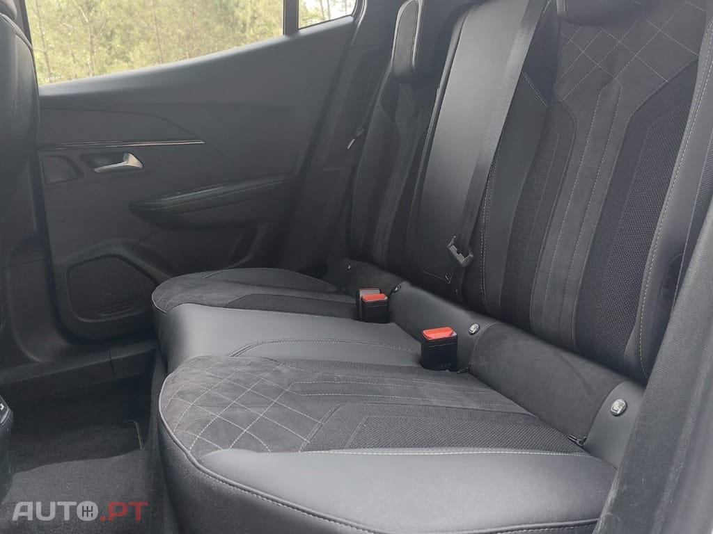 Peugeot E-2008 50 kWh GT Pack