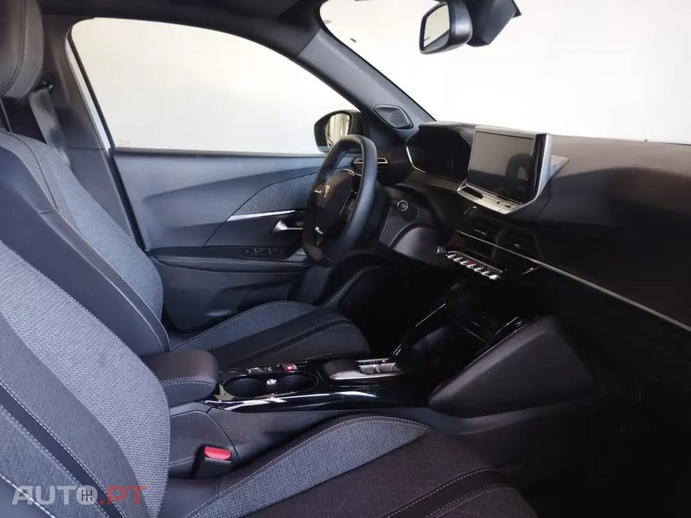 Peugeot E-2008 50 kWh Allure