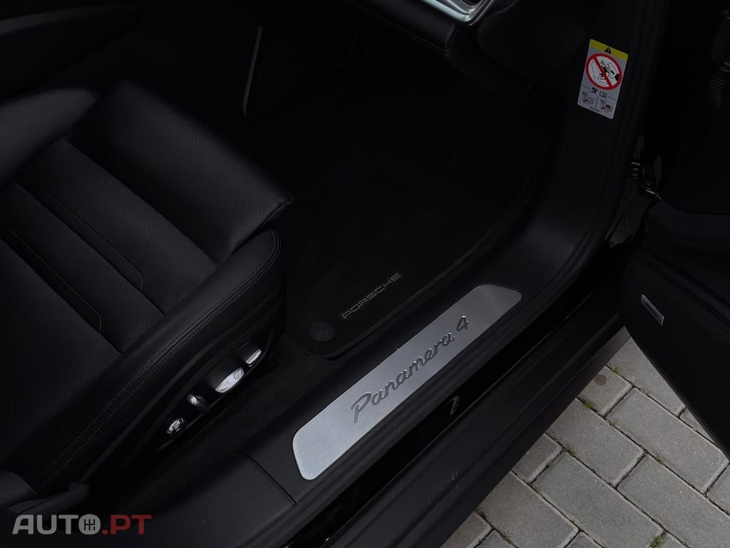 Porsche Panamera 4 E-Hybrid