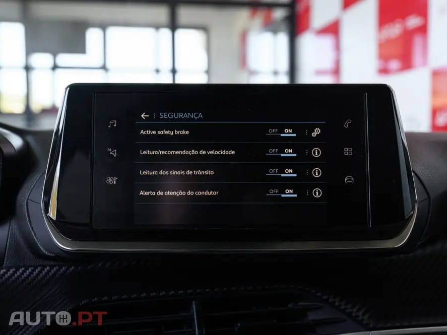 Peugeot 2008 1.2 PureTech Allure EAT8