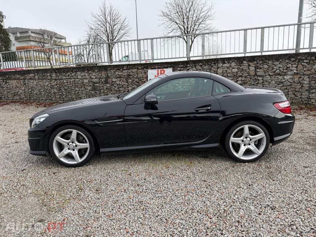 Mercedes-Benz SLK 200 Outro