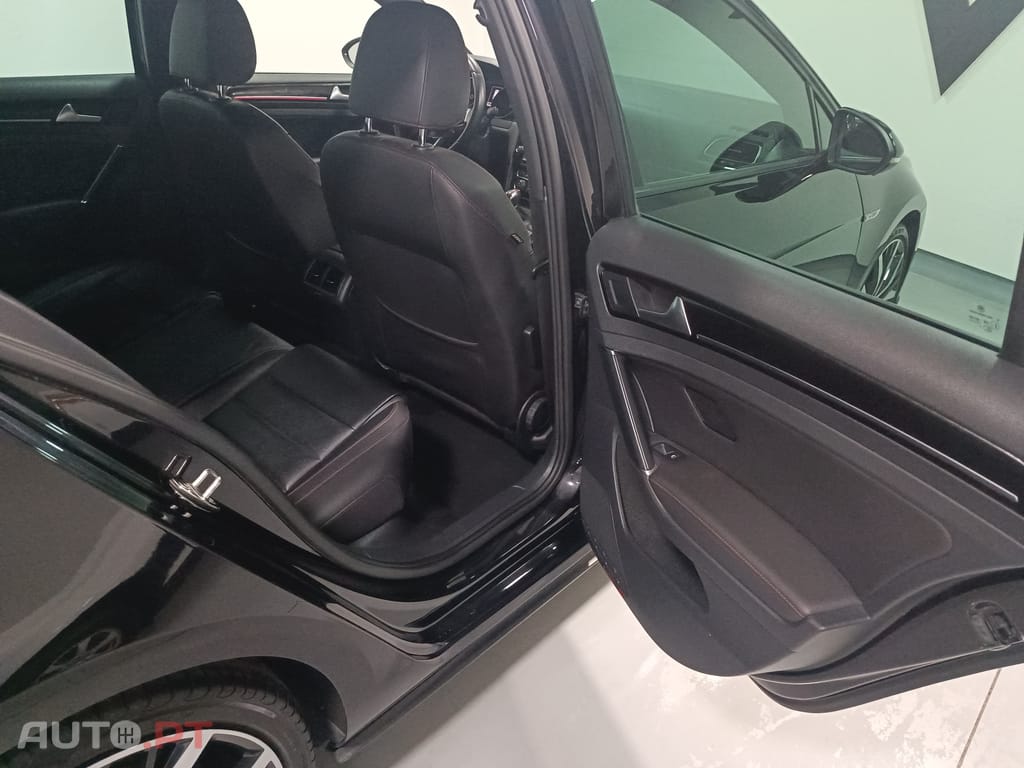 Volkswagen Golf GTI Performance DSG
