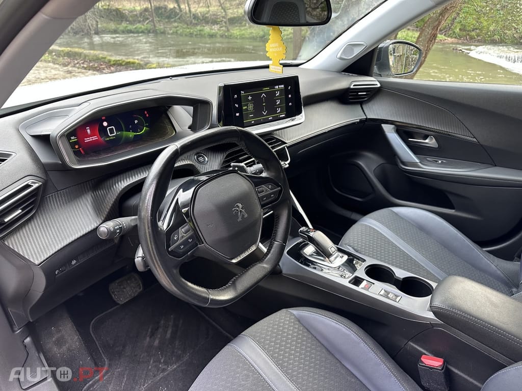 Peugeot 2008 1.5 BlueHDi Allure Pack EAT8