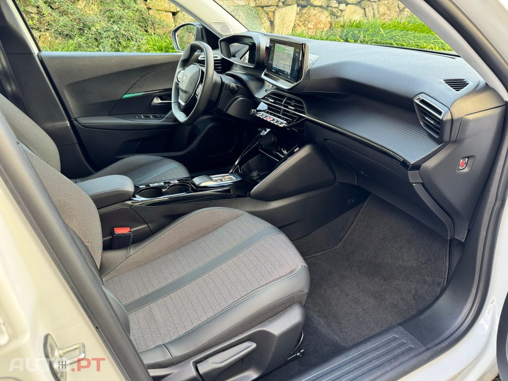 Peugeot E-2008 50 kWh Allure