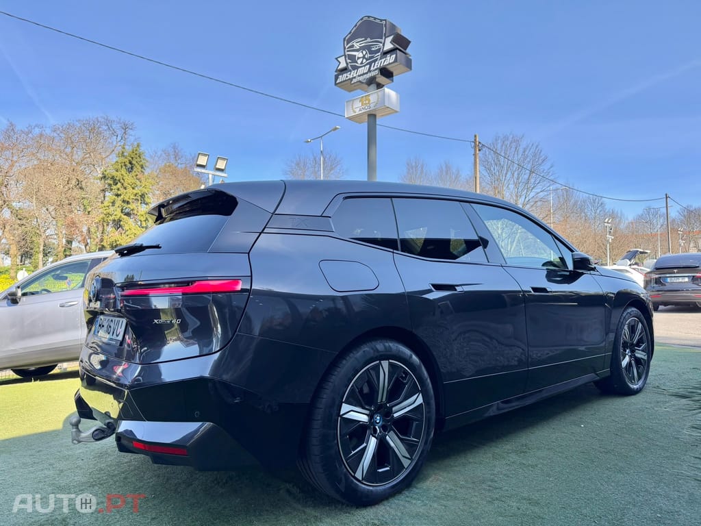 BMW iX xDrive 40 Pack Desportivo