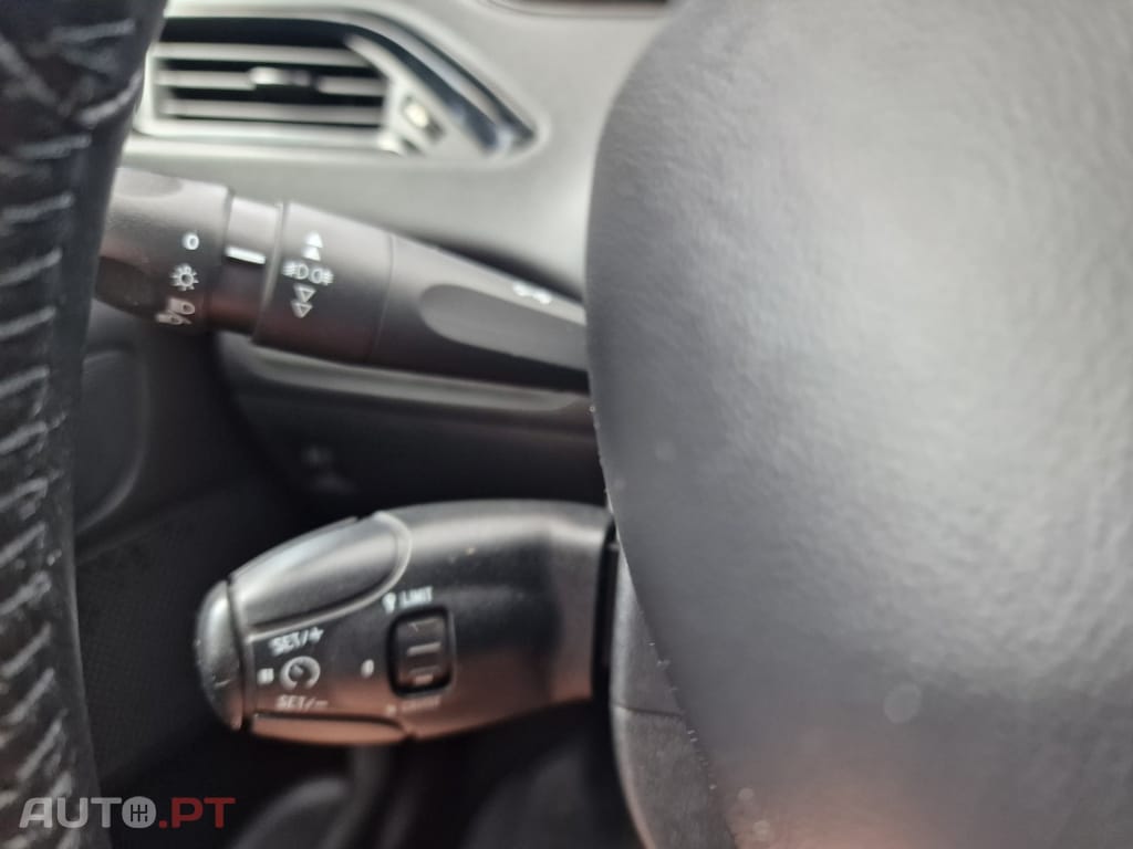 Peugeot 208 1.5 HDI STYLE