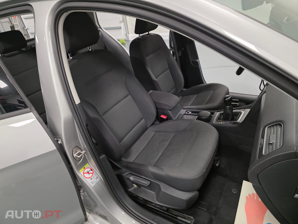 Volkswagen Golf 1.6 TDI Confortline