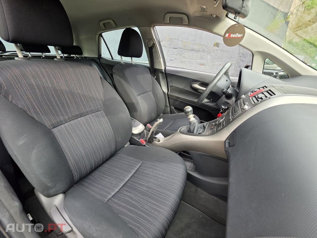 Toyota Auris 1.33 VVT-i Comfort+J16