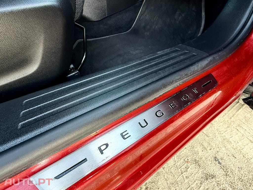 Peugeot 2008 PureTech 100 Style