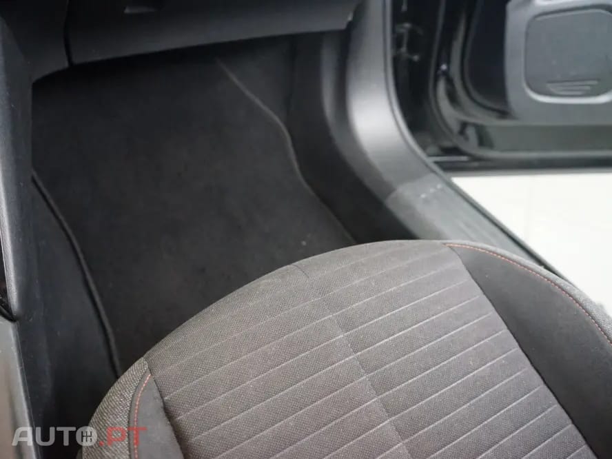 Peugeot 2008 1.2 PureTech Allure