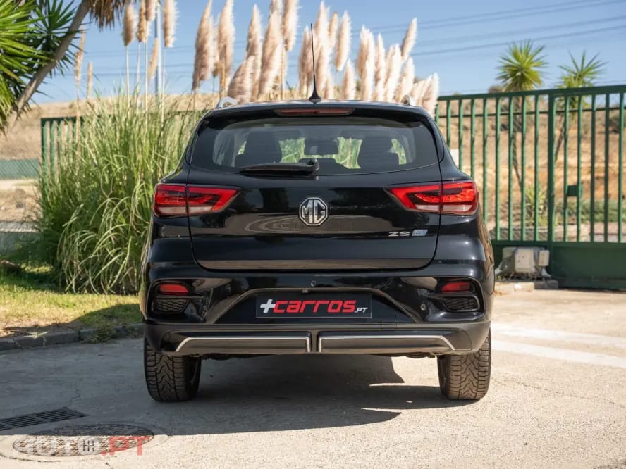 MG ZS Standard Luxury