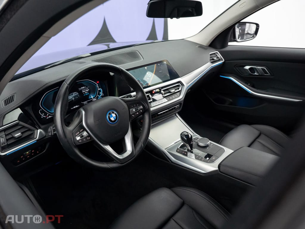 BMW 330 e Line Luxury Auto