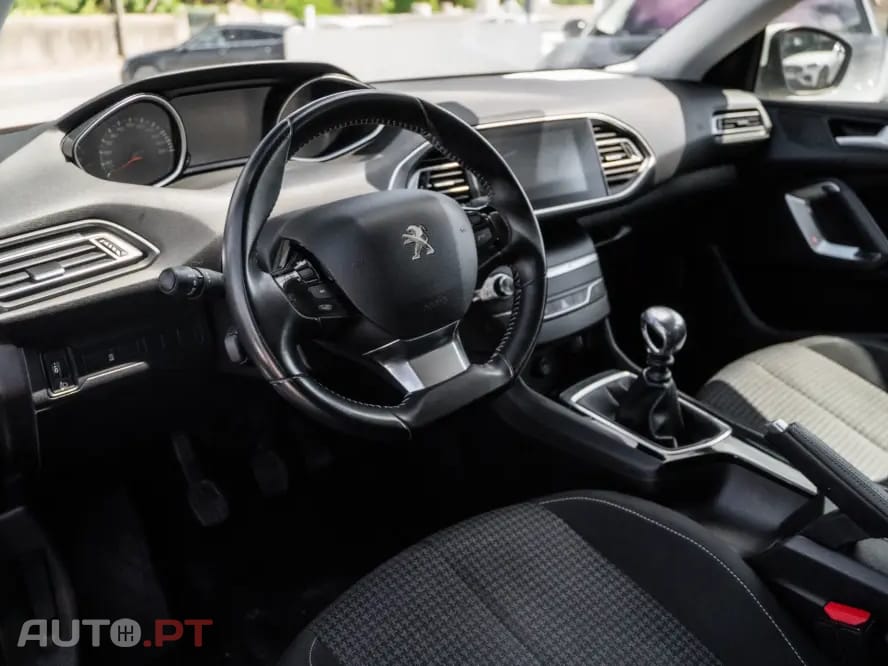 Peugeot 308 1.5 BlueHDi Business Line